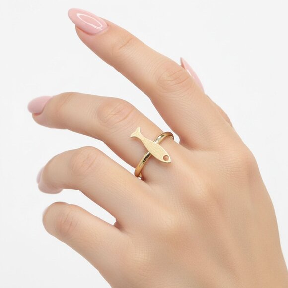 Vintage Gold Toned Adjustable Delicate Fish Ring Nautical Sea Life Jewelry - Picture 1 of 8